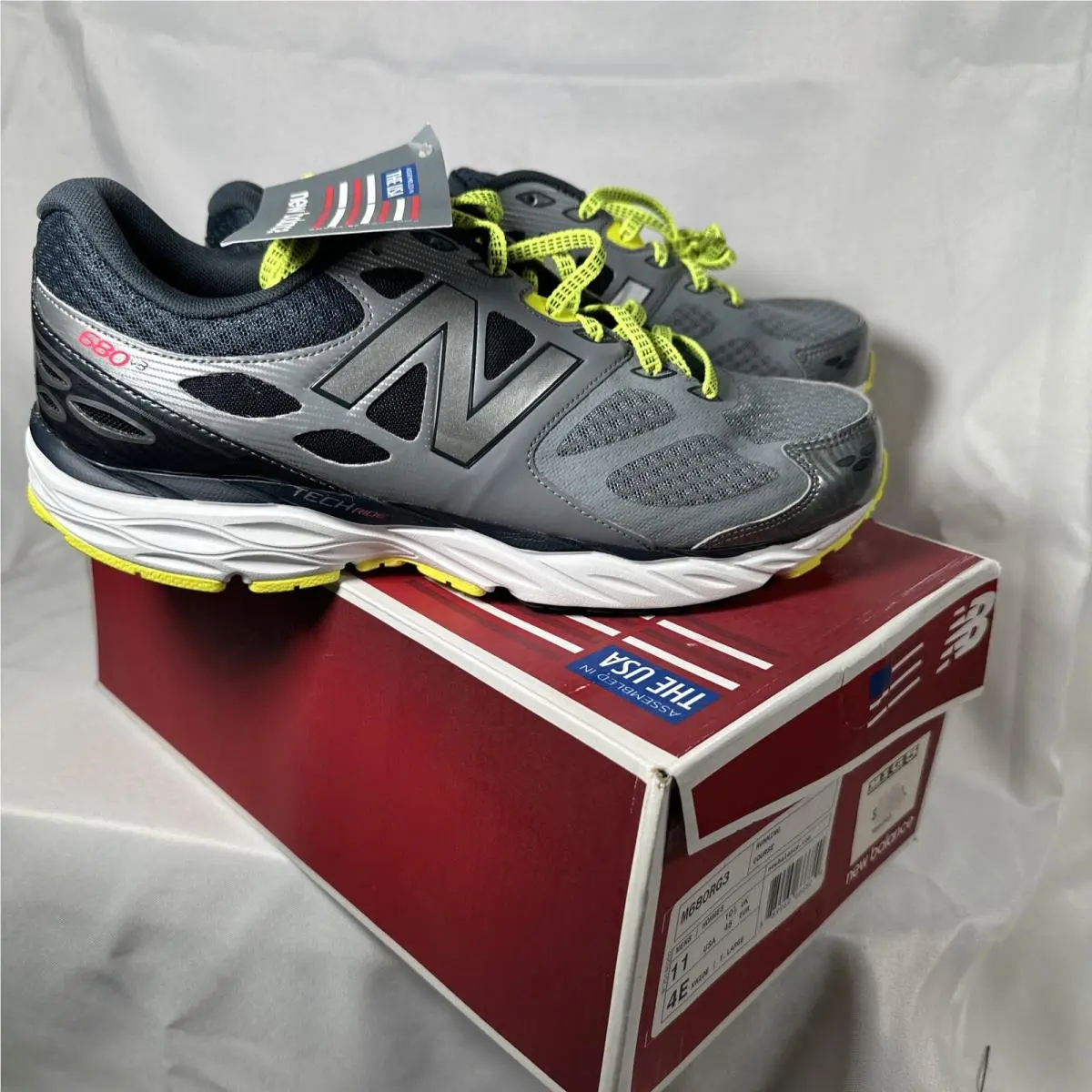 New Balance Mens Running M680RG3 Shoe Size 11 X Wide 4E Grey Black Never Worn