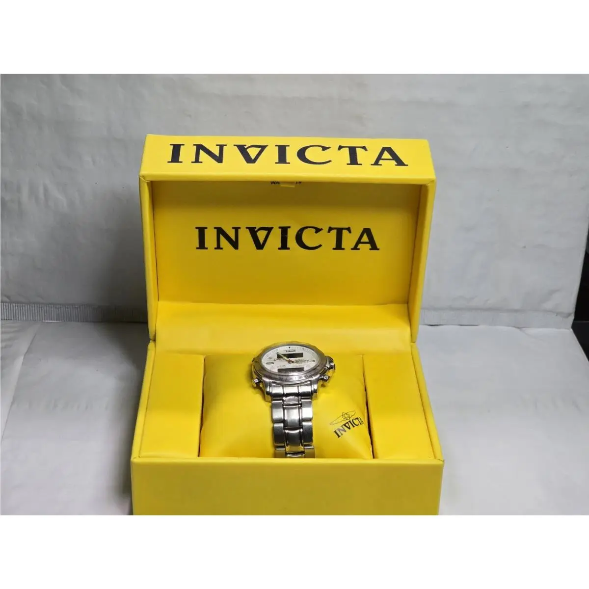 Mens Invicta Watch Model 8251 Water Resistant 3ATM-100FT Needs Battery