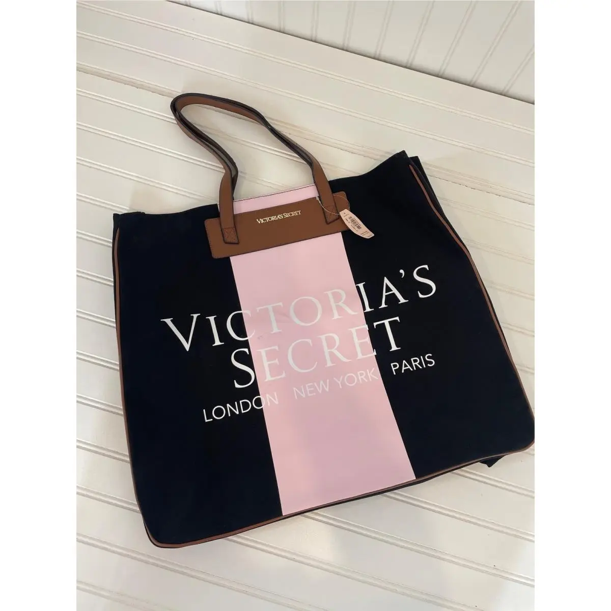 Victoria`s Secret Weekender Tote Bag Purse London York Paris Black Pink