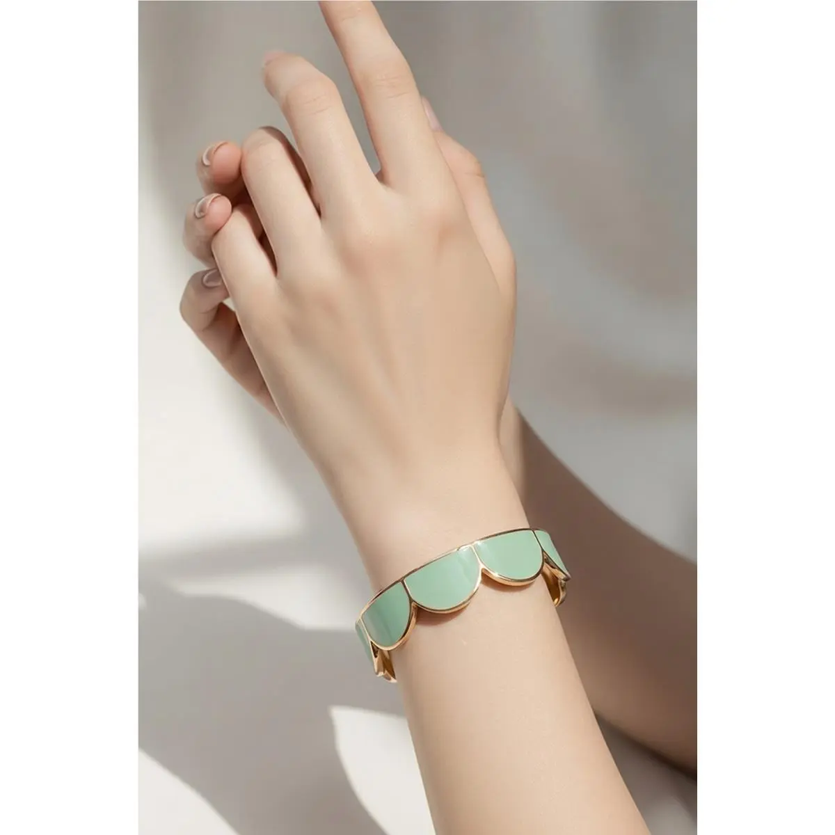 Kate Spade York Resin Goldtone Scalloped Cuff Taking Shapes Green 302