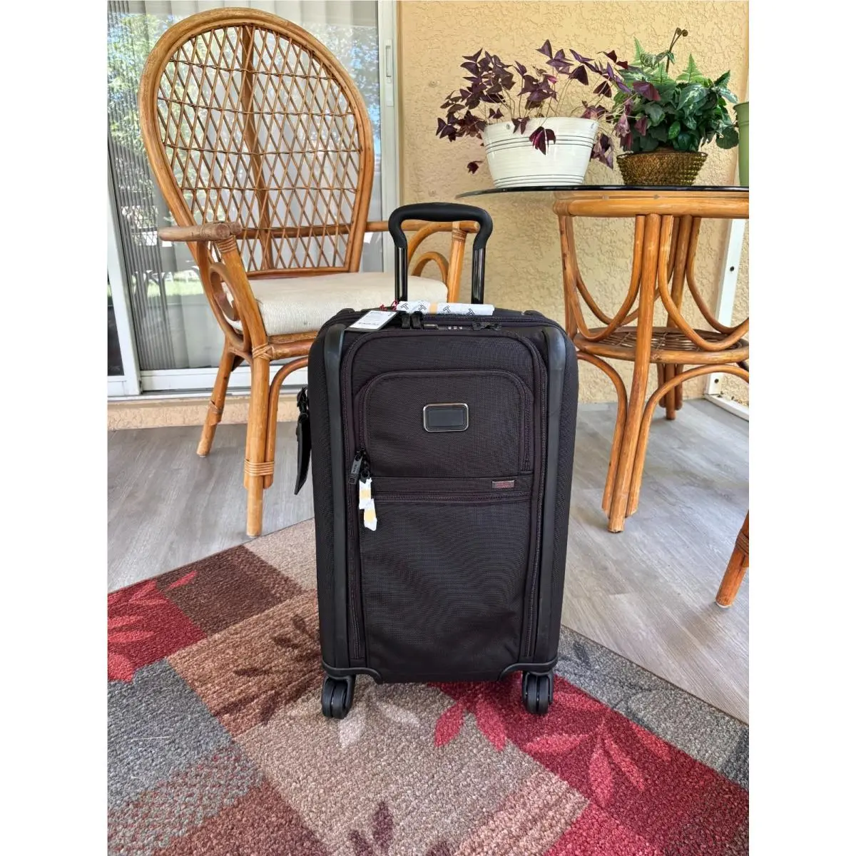 Tumi Alpha 3 International Dual Access 4-Wheel Carry-on