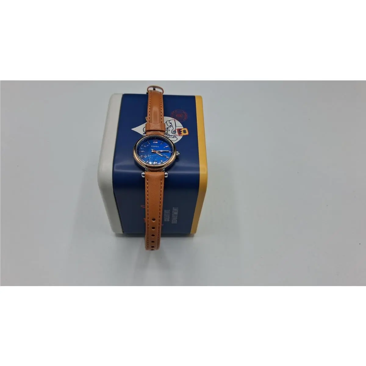 - Women`s Watch Carlie Three-hand Leather Band by Fossil