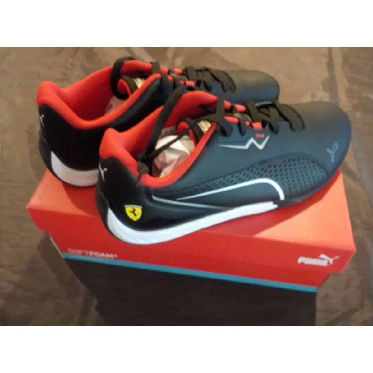 Size 10  Ferrari Drift Cat 11 Black Men Racer Shoes 308613-01 by Puma