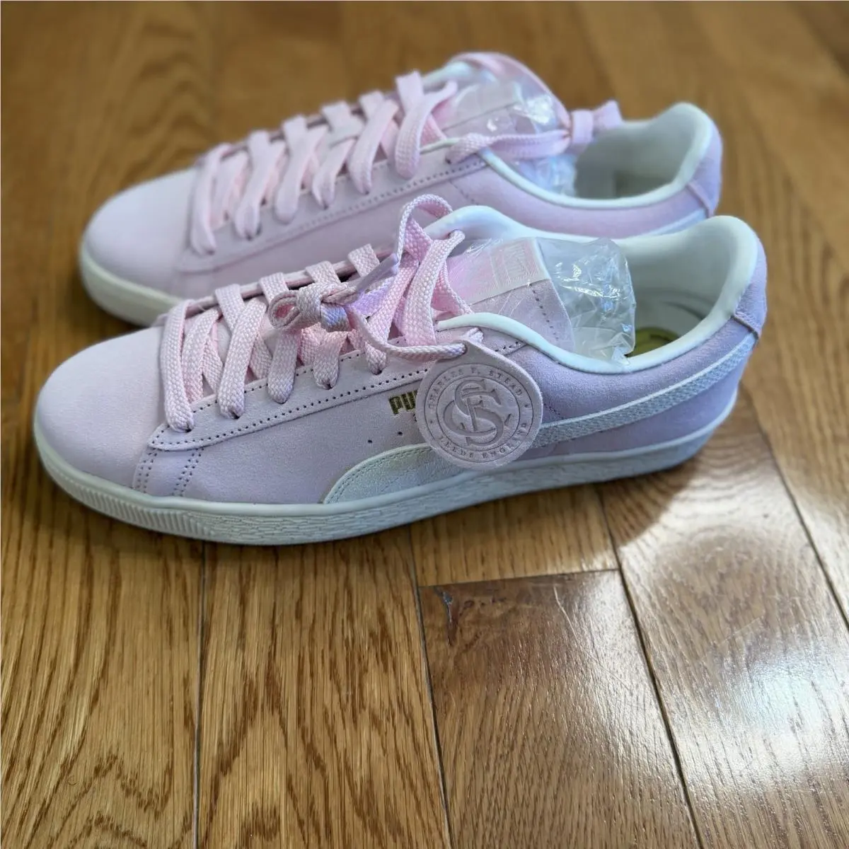 Size 9 US Men’s  Suede Classic Rosy Outlook/ Frosted Pink by Puma