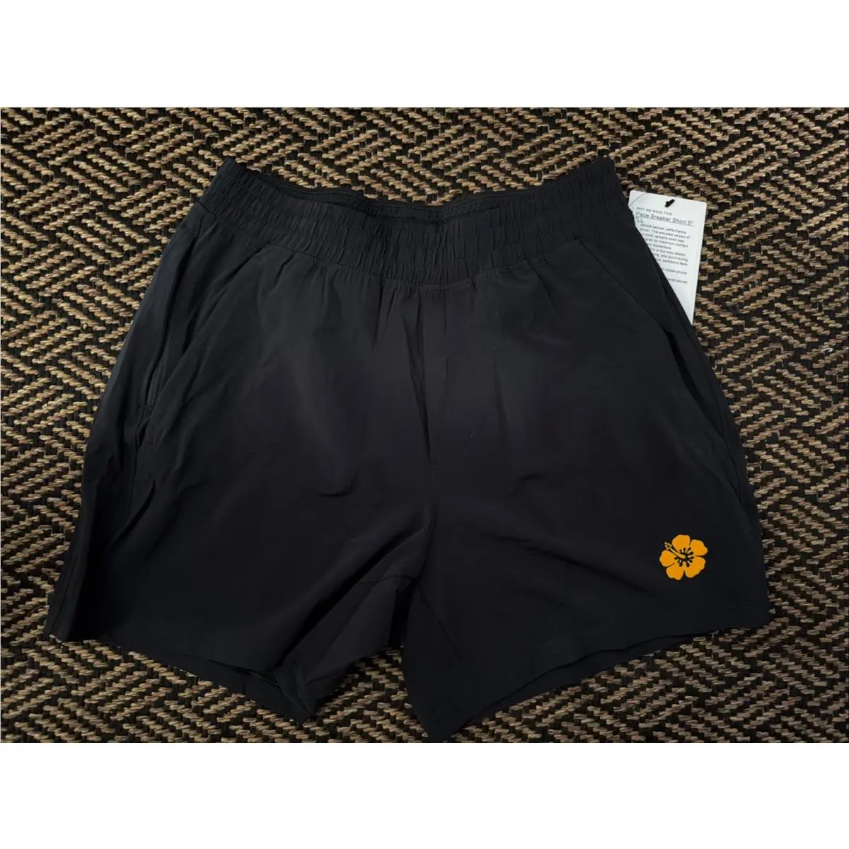 Lululemon Pace Breaker Linerless Shorts 5 Hawaii Islands Size Small Black