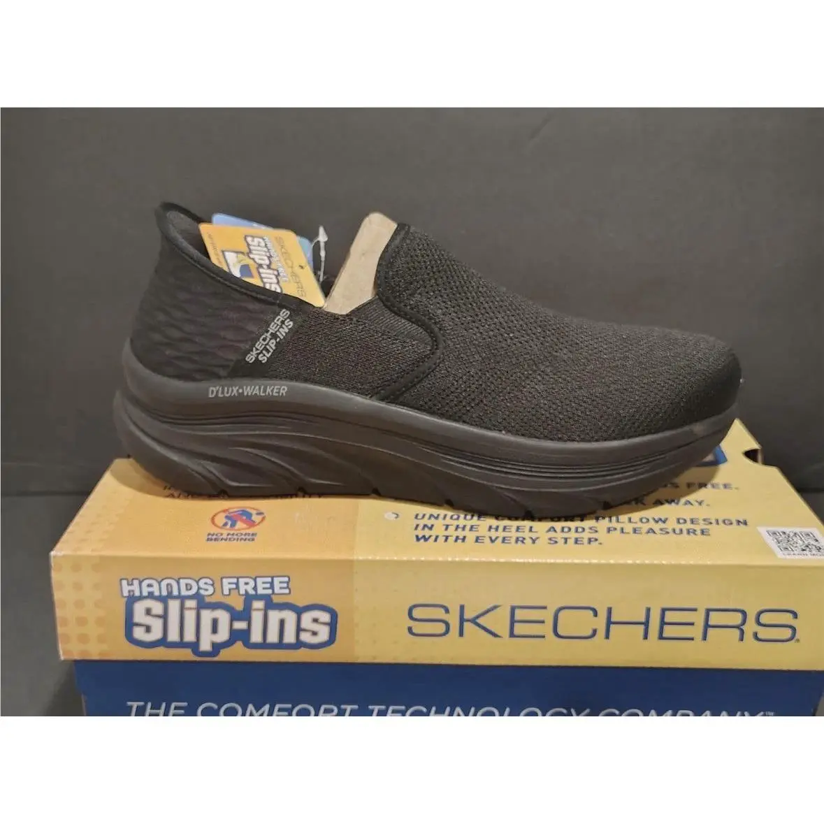 Size 8.5 Skechers D`lux Walker Orford Men`s Hands Free Slip-ins Black W/box