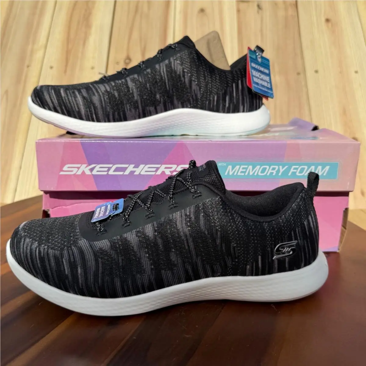 Skechers Women`s Vapor Foam Light Spark Sneaker Shoe Size 10 Wide Black White