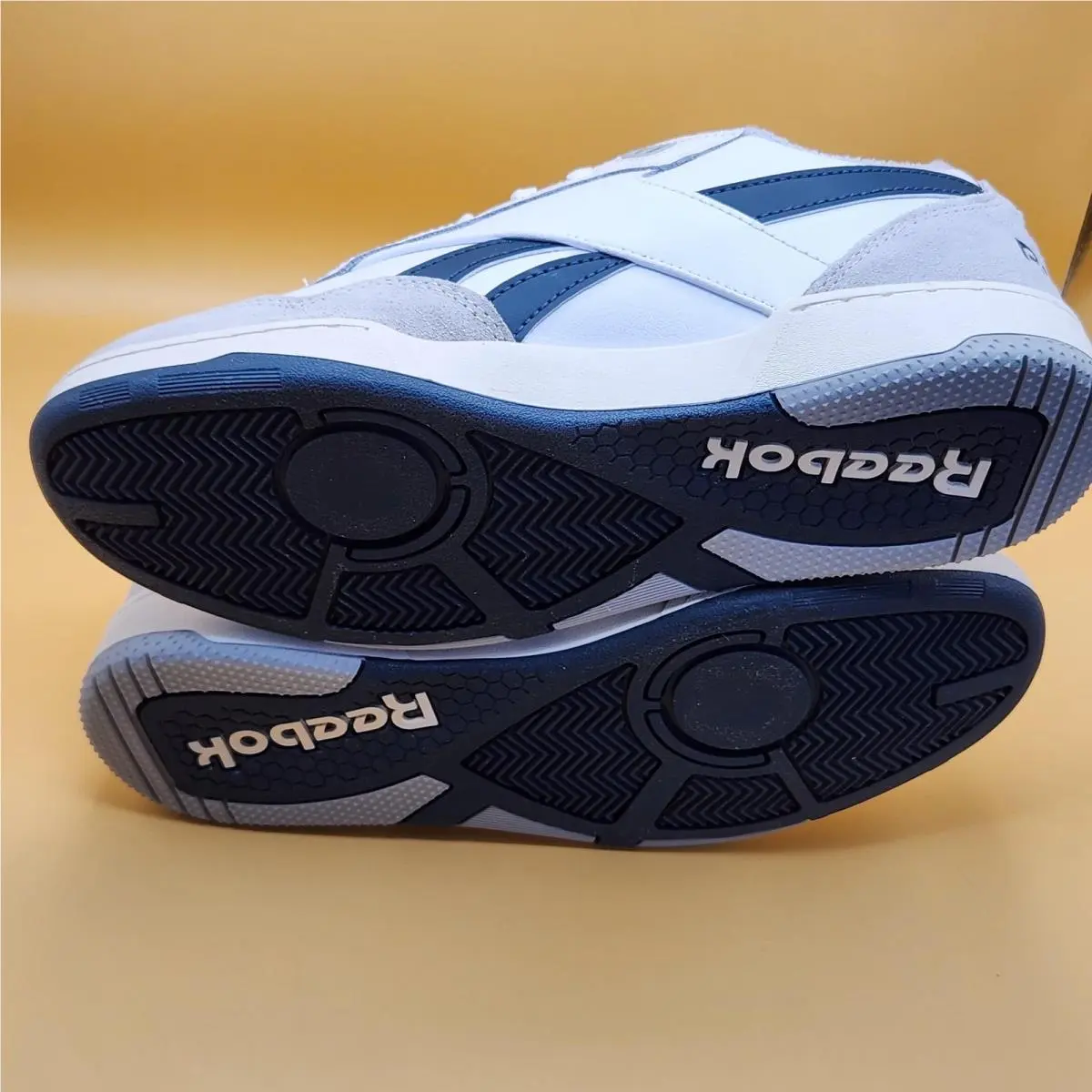 Reebok shoes - Reebok BB4000 - White 9