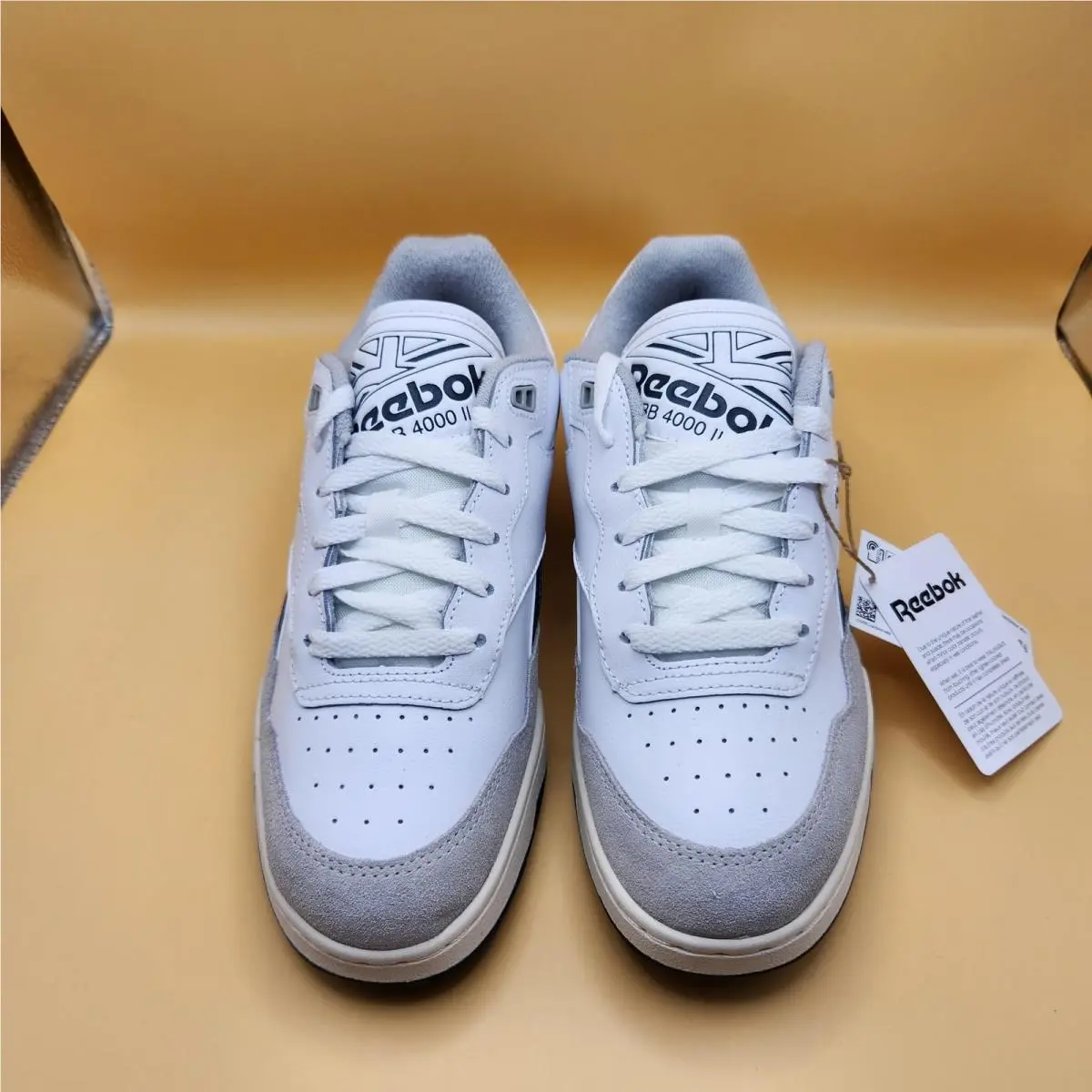 Reebok shoes - Reebok BB4000 - White 0