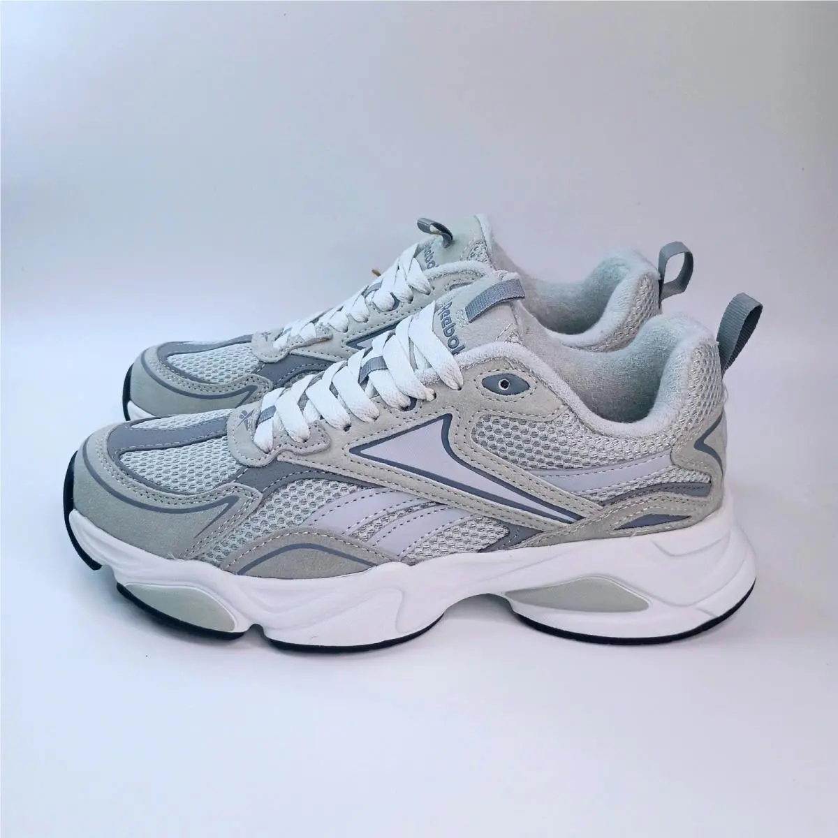 Reebok shoes - Reebok Charge - Charge - Gray 2