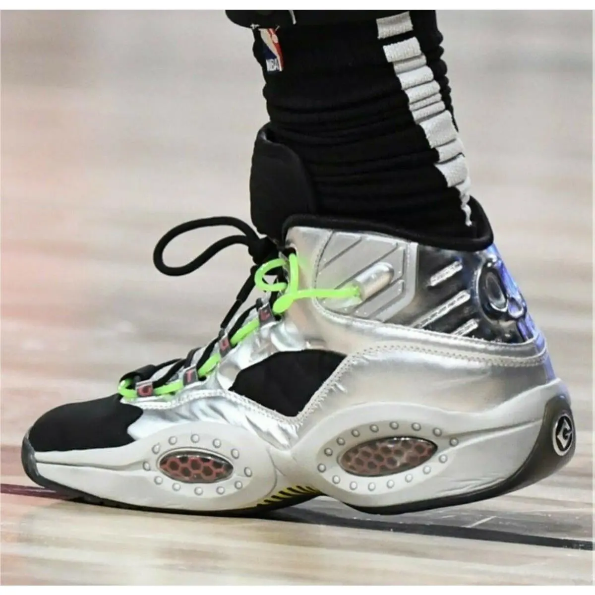 Reebok shoes - Reebok Questions Mid - Questions Mid - FW7548 - Metallic 3