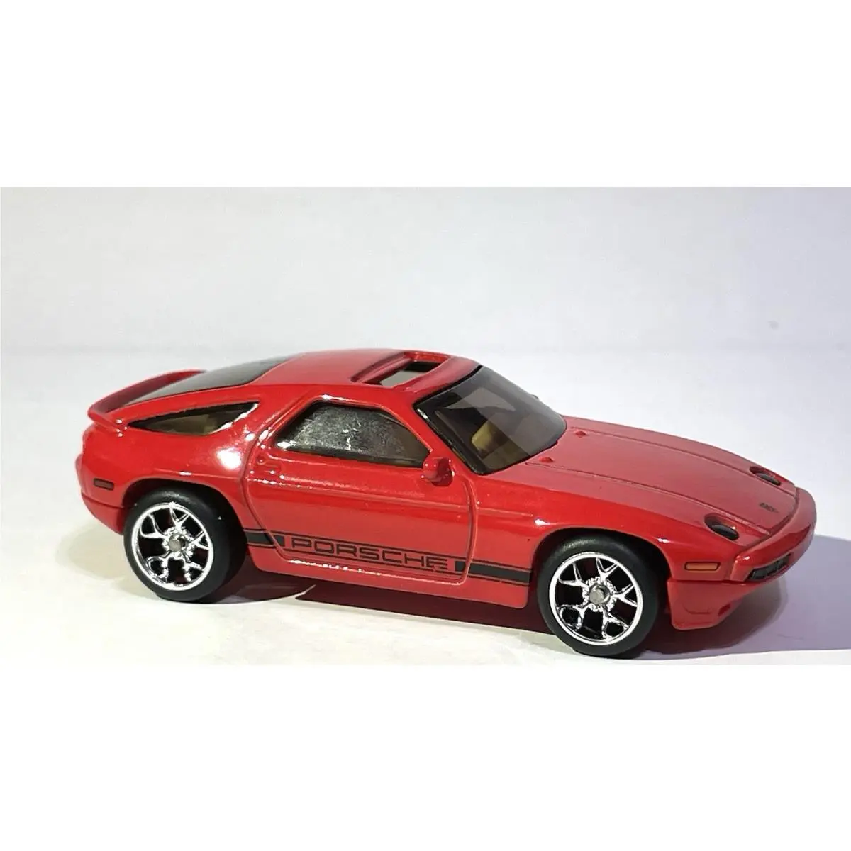 Custom Made with Real Riders Hot Wheels 1983 Porsche 928S Diecast Car