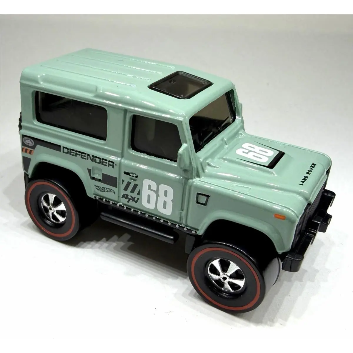 Hot Wheels Custom Made Redline Land Rover Defender 90 Green Diecast 1:64