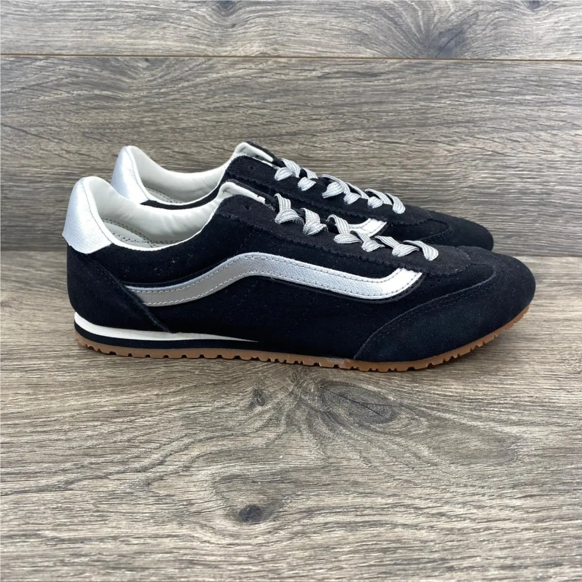 Vans Serio Sneakers Womens 8.5 Black Silver Suede Low Top Retro Running Shoes
