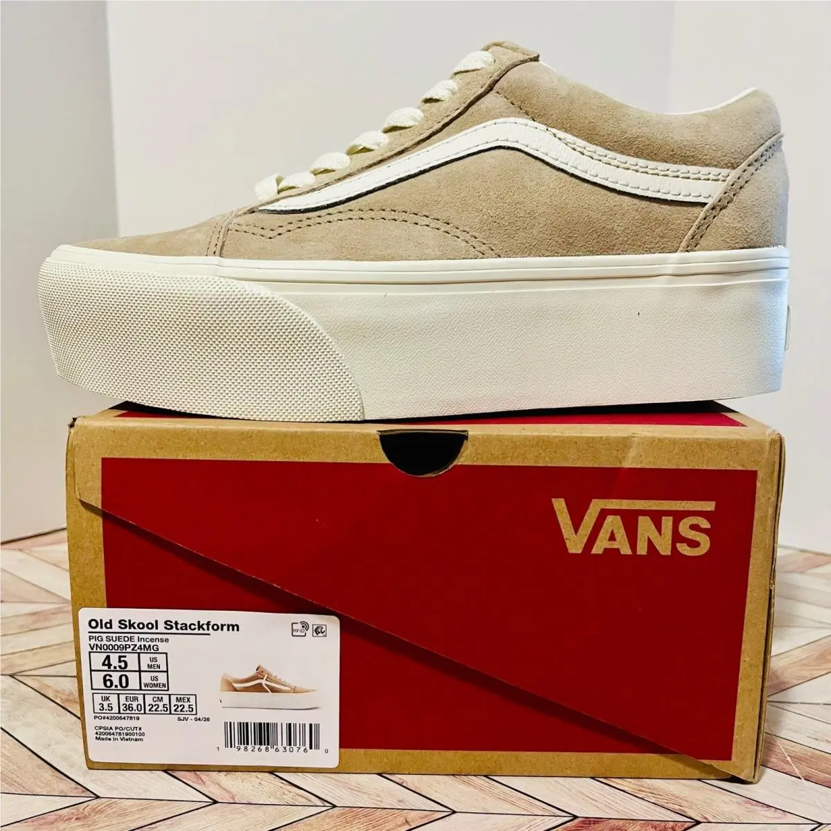 Old Skool Stackform Women 6 Men 4.5 Incense Beige Pig Suede Platform Sneaks by Vans