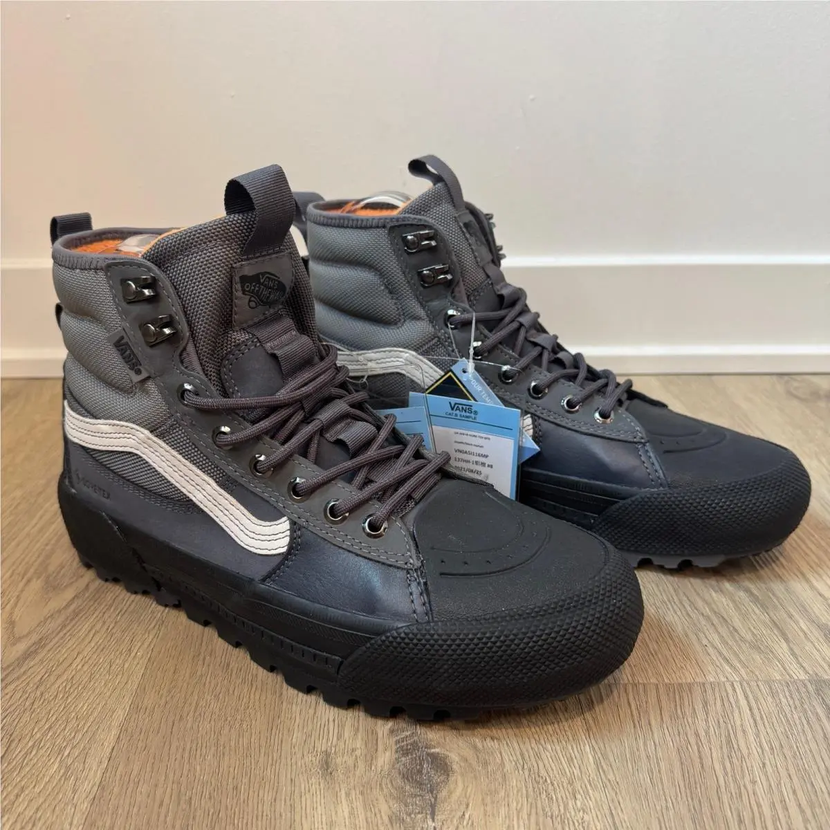 Sk8-Hi Gore-tex MTE-3 Stealth Black Asphalt Sample Mens Size 8 by Vans