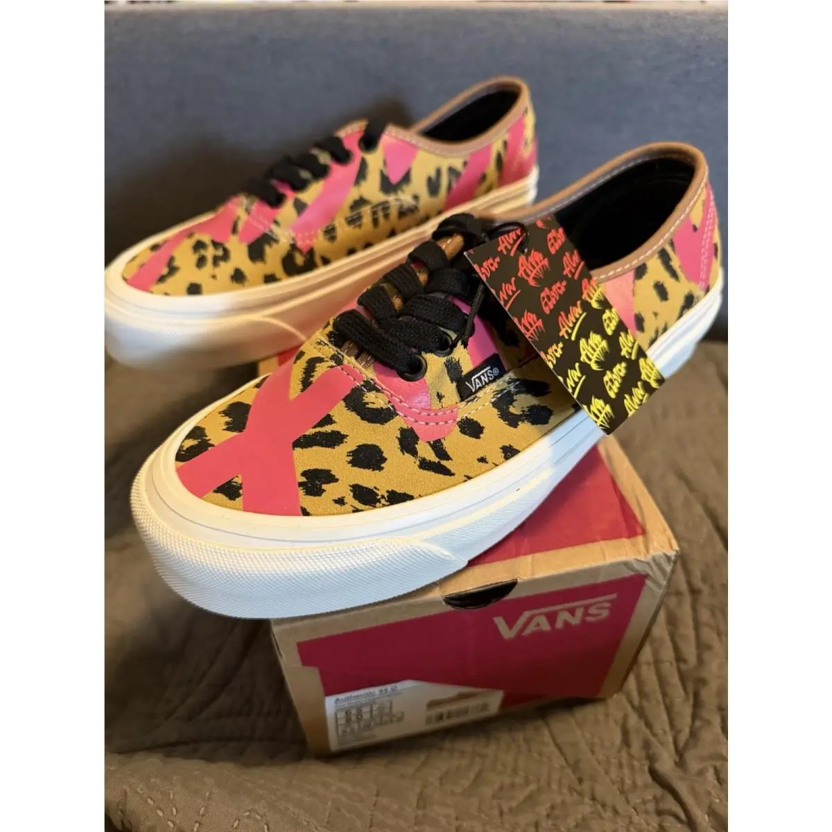 Women’s Alva Skates Pink and Yellow Leopard Canvas Sneakers Women Sz 8 by Vans