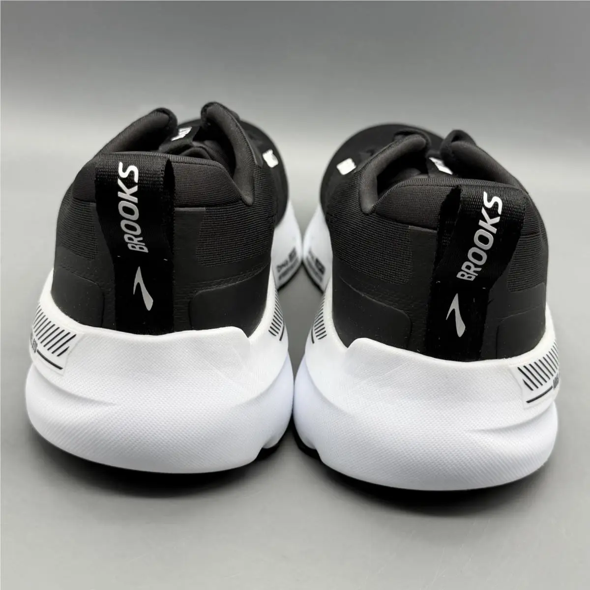 Brooks shoes - Brooks Ariel GTS 26 - Ariel GTS - 1204441B090 - Black (UPC: 0195394754353) 2