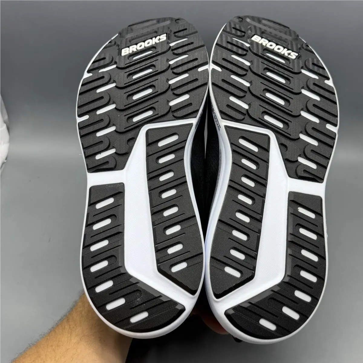 Brooks shoes - Brooks Ariel GTS 26 - Ariel GTS - 1204441B090 - Black (UPC: 0195394754353) 6