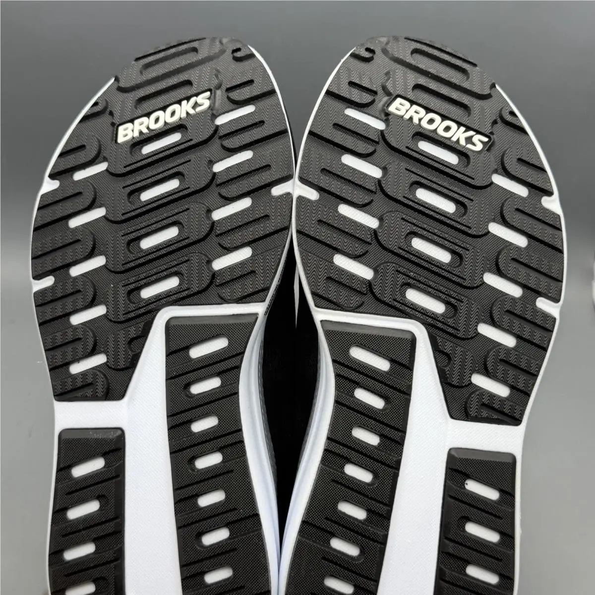 Brooks shoes - Brooks Ariel GTS 26 - Ariel GTS - 1204441B090 - Black (UPC: 0195394754353) 7