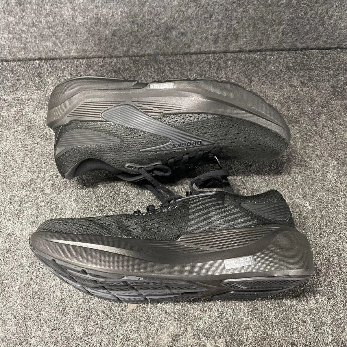 Brooks shoes - 1204571B020 - 1204571B020 - Black (UPC: 195394697407) 0