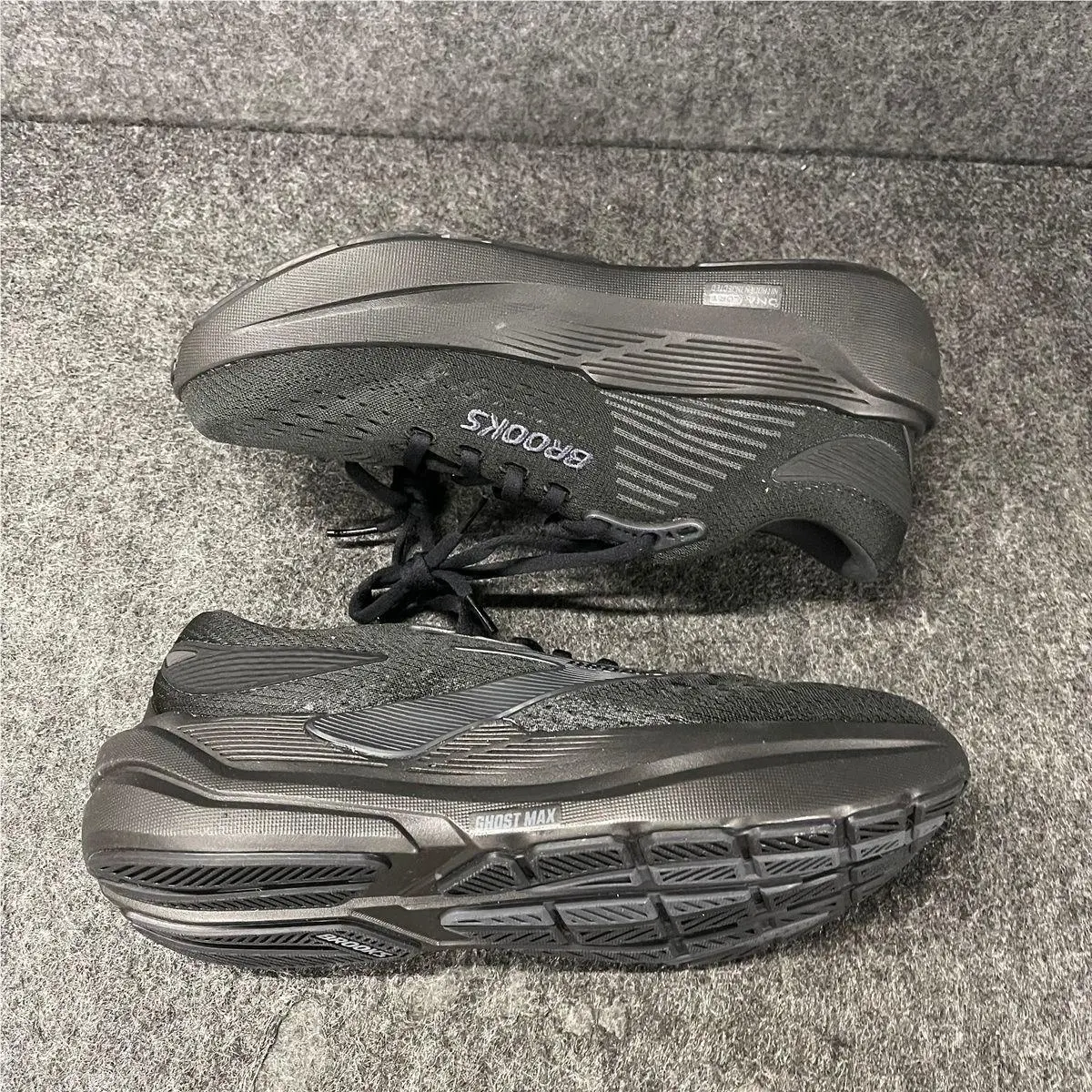 Brooks shoes - 1204571B020 - 1204571B020 - Black (UPC: 195394697407) 1