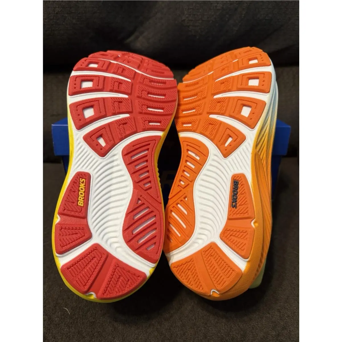 Brooks shoes - Disney x Brooks Ghost 17 - 120553-1B-769 - Yellow 0