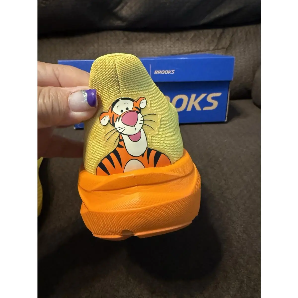 Brooks shoes - Disney x Brooks Ghost 17 - 120553-1B-769 - Yellow 2