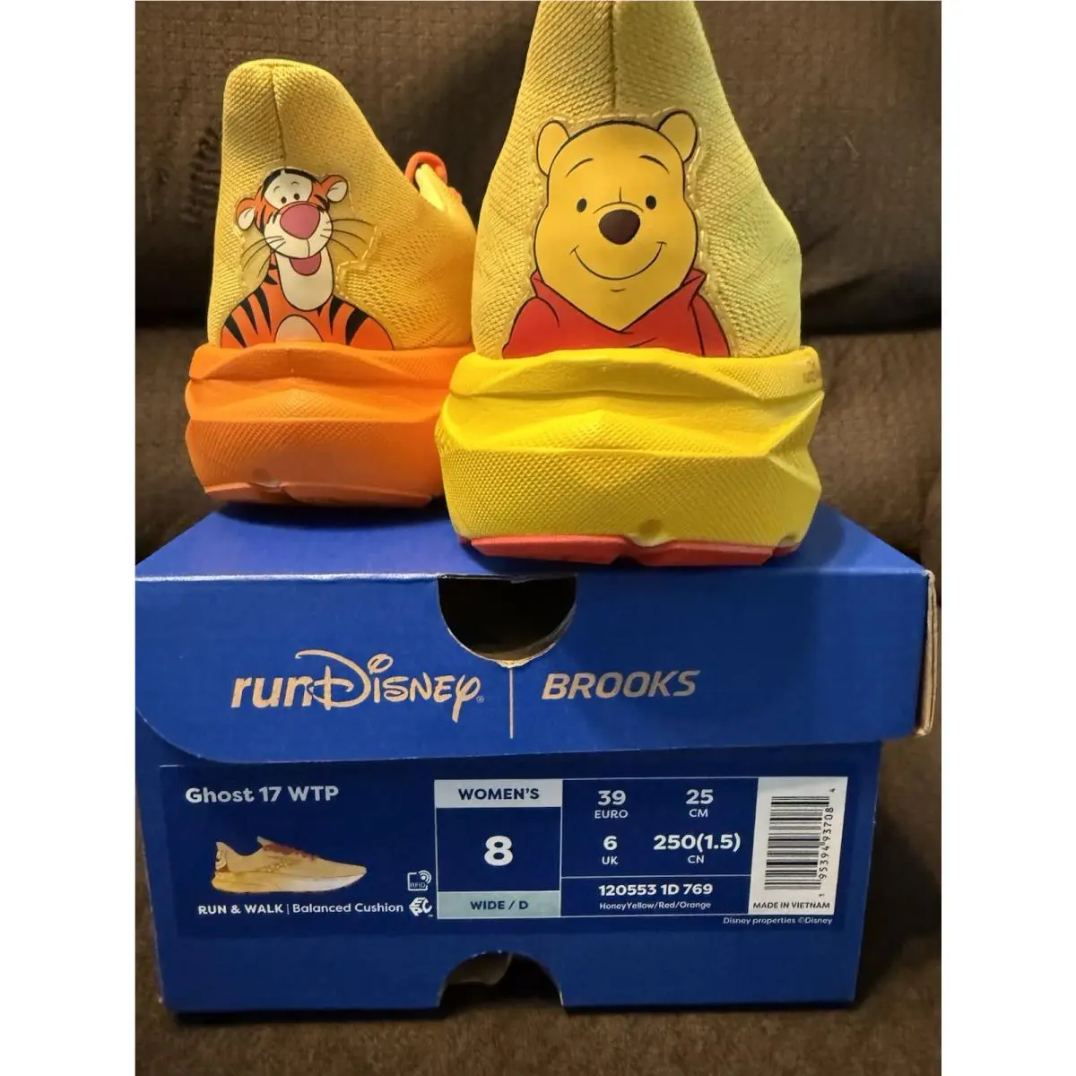 Brooks shoes - Disney x Brooks Ghost 17 - 120553-1B-769 - Yellow 3
