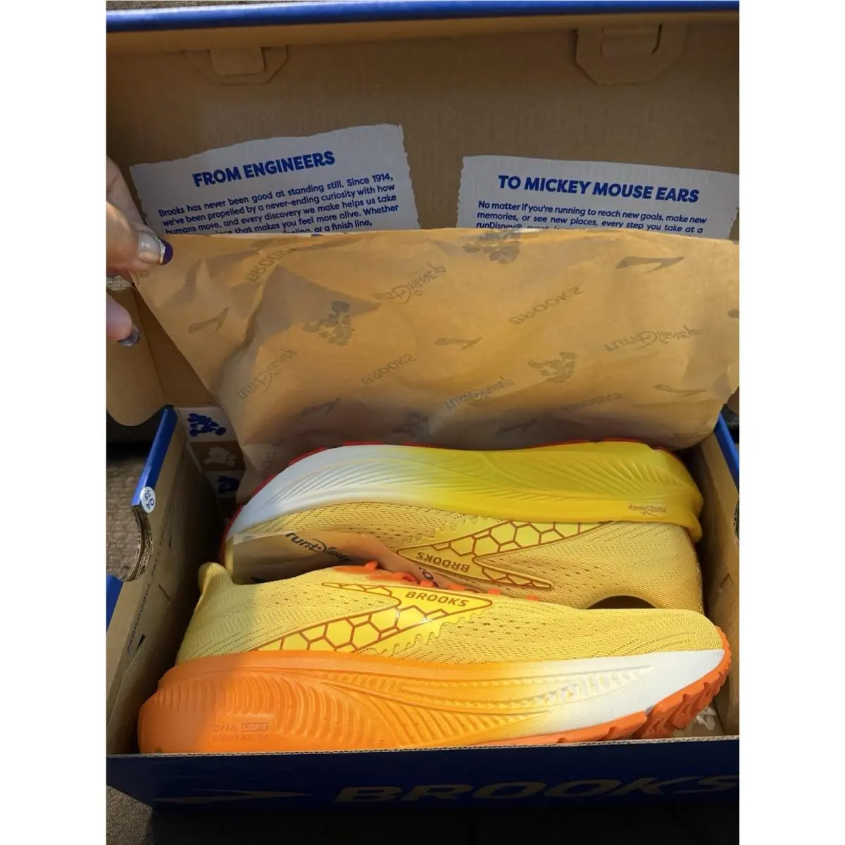 Brooks shoes - Disney x Brooks Ghost 17 - 120553-1B-769 - Yellow 5