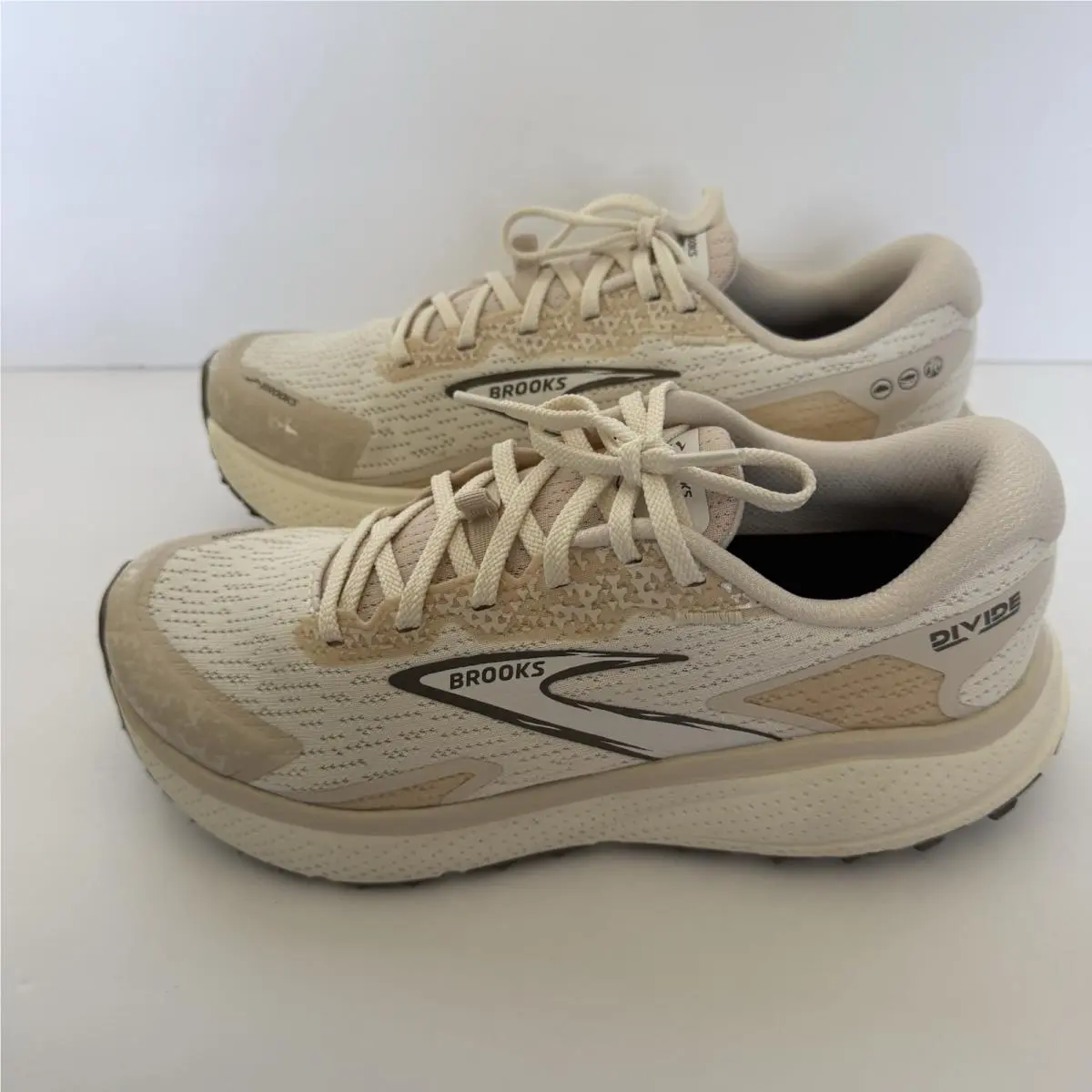 Brooks Divide 5 Women’s Trail Running Shoes Size 6.5 B Beige Cream Box