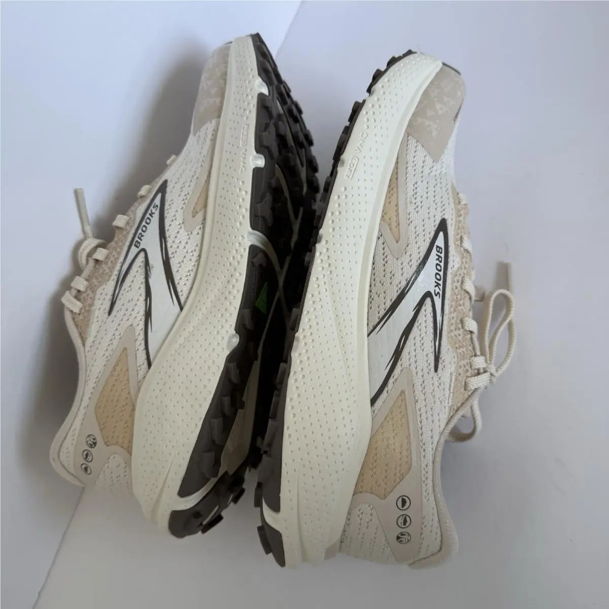 Brooks shoes - Brooks Divide - Divide - Beige 4
