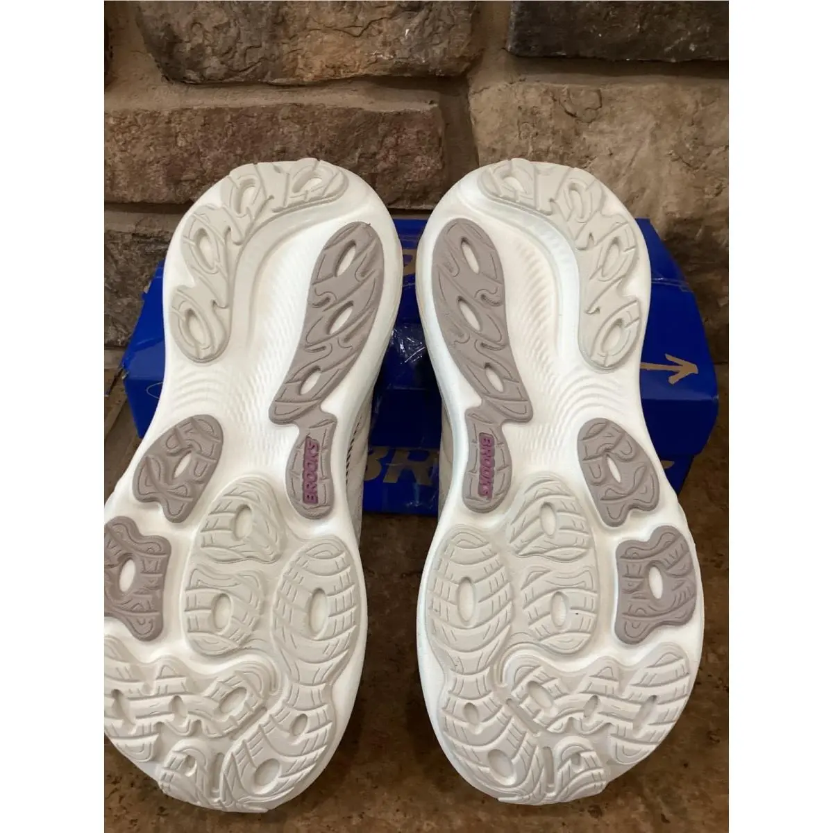 Brooks shoes - Brooks Adrenaline GTS 25 - Adrenaline GTS - White 2