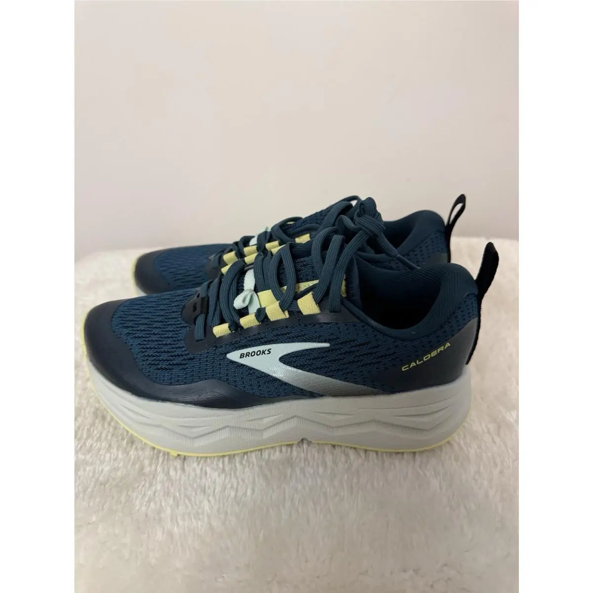 Brooks Caldera 5 Ultra Trail Running Shoe Size 5 Women`s