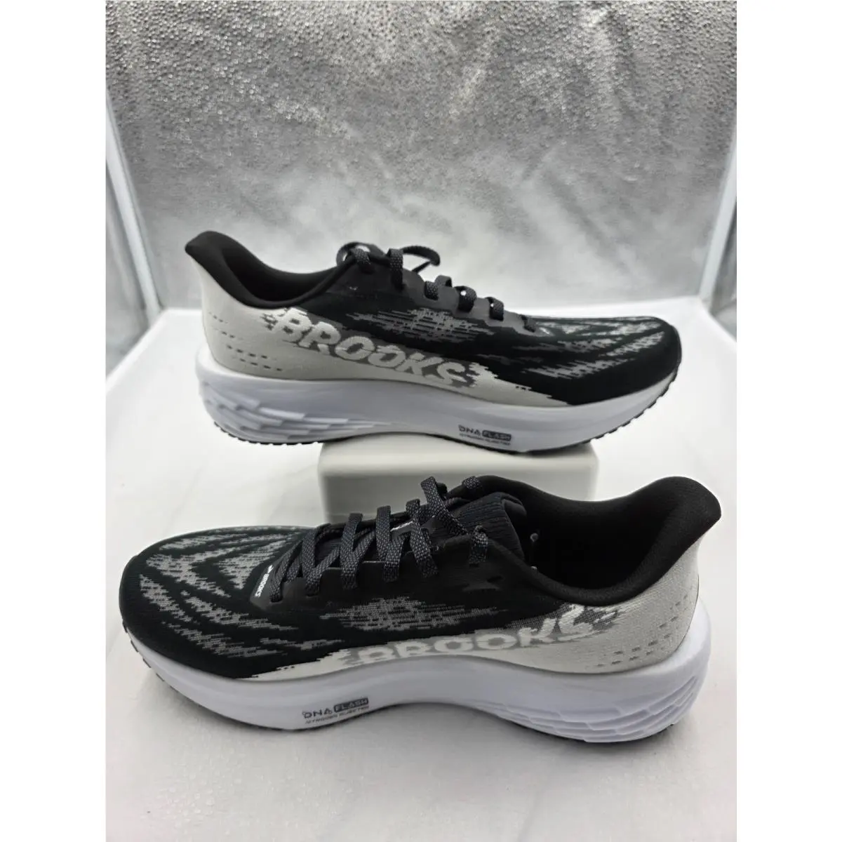 Brooks Launch 11 Black White Mens Size 8 D Running Shoes Sneakers
