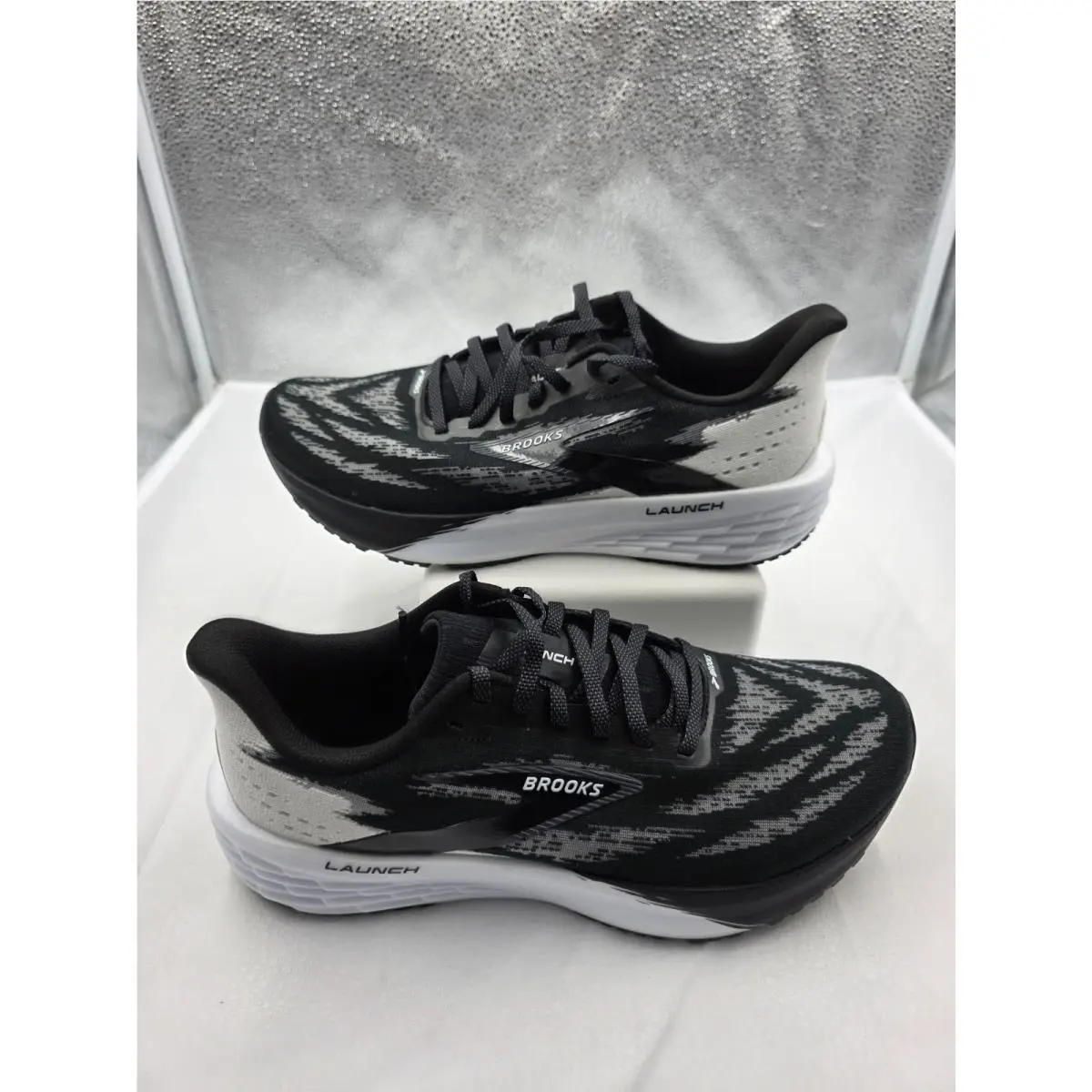 Brooks shoes - Brooks Launch 11 - Launch - 10450-1D-087 - Black 1