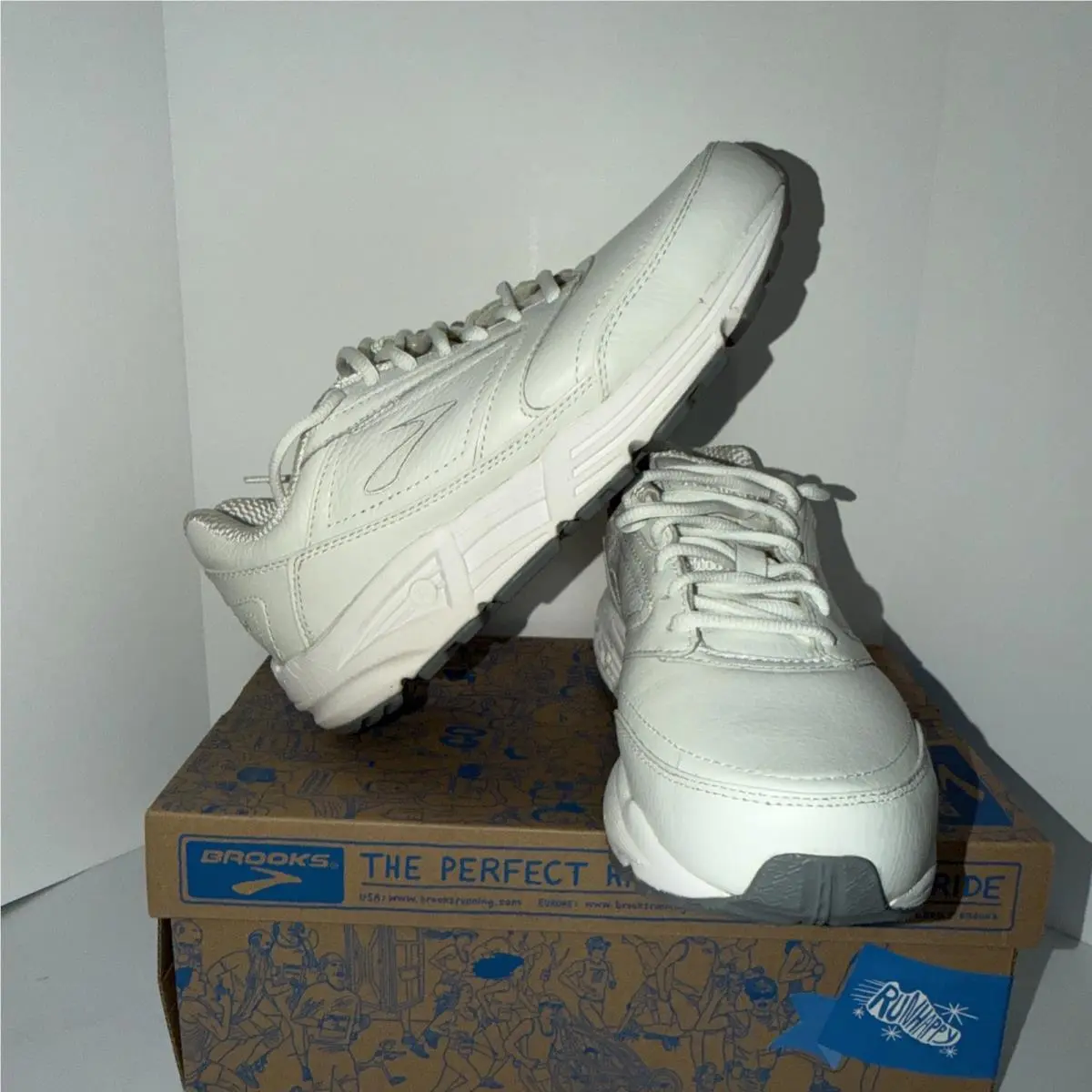 Brooks shoes - Brooks Addiction - Addiction - 1200321D111 - White (UPC: 0883439091579) 1