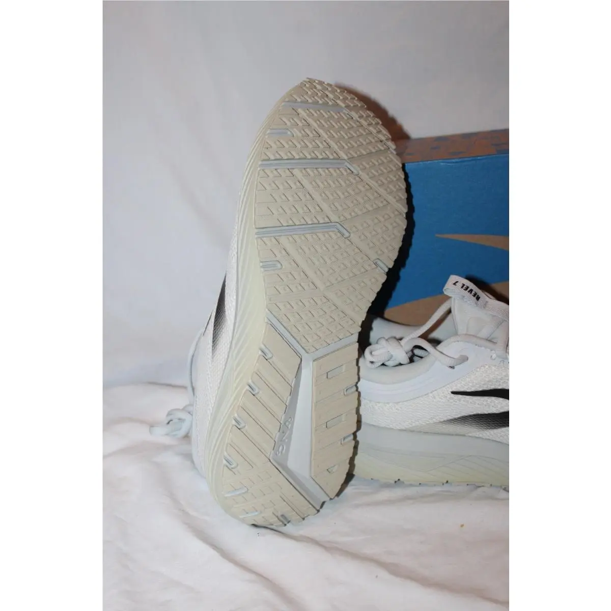 Brooks shoes - WHITE GRAY BLACK 6