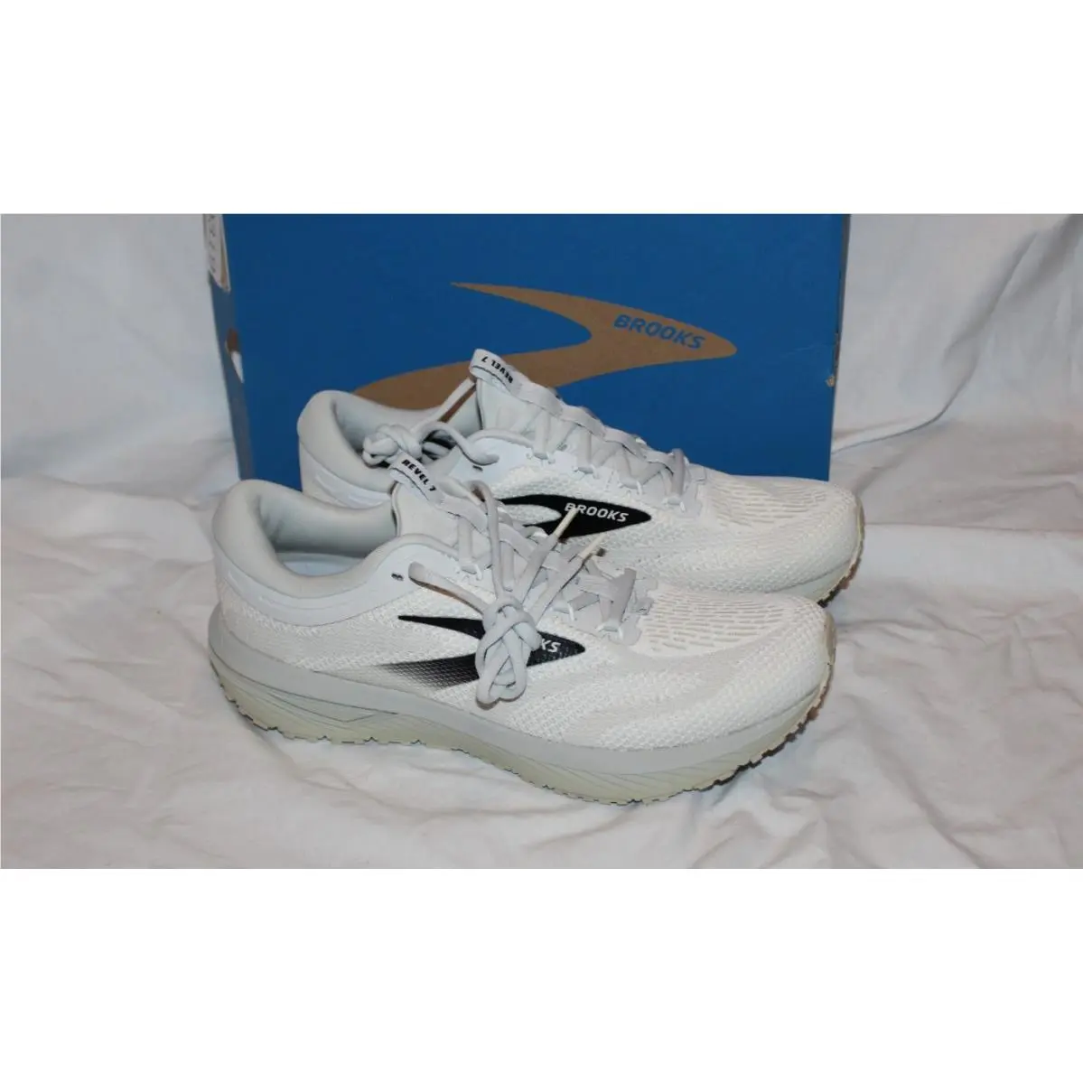 Brooks Men`s Revel 7 Running Athletic Sneakers White Gray Black SZ 10