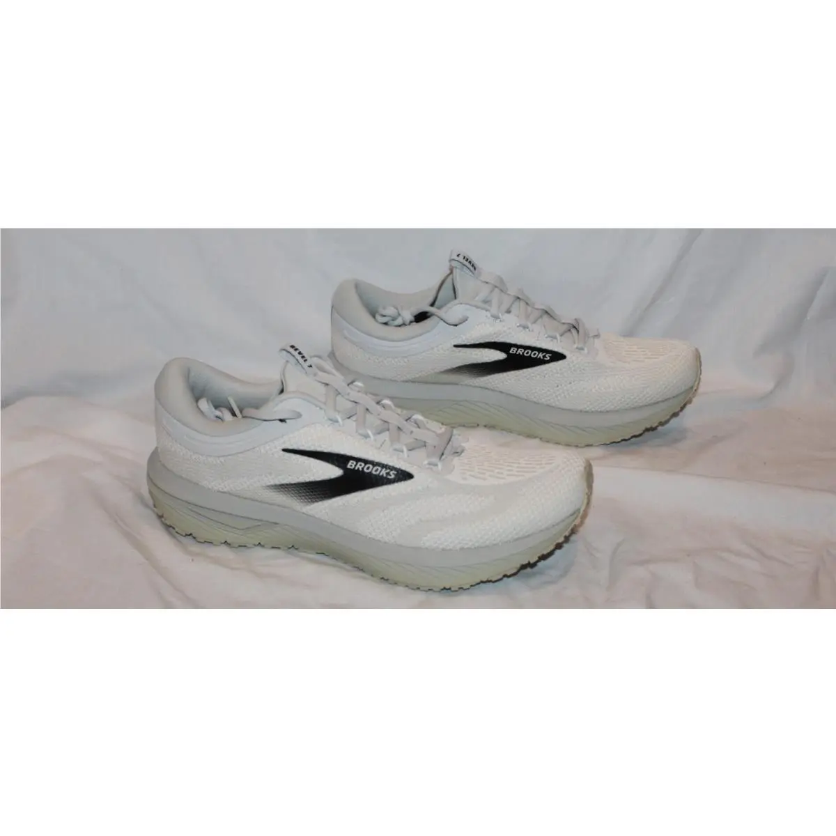 Brooks shoes - WHITE GRAY BLACK 4