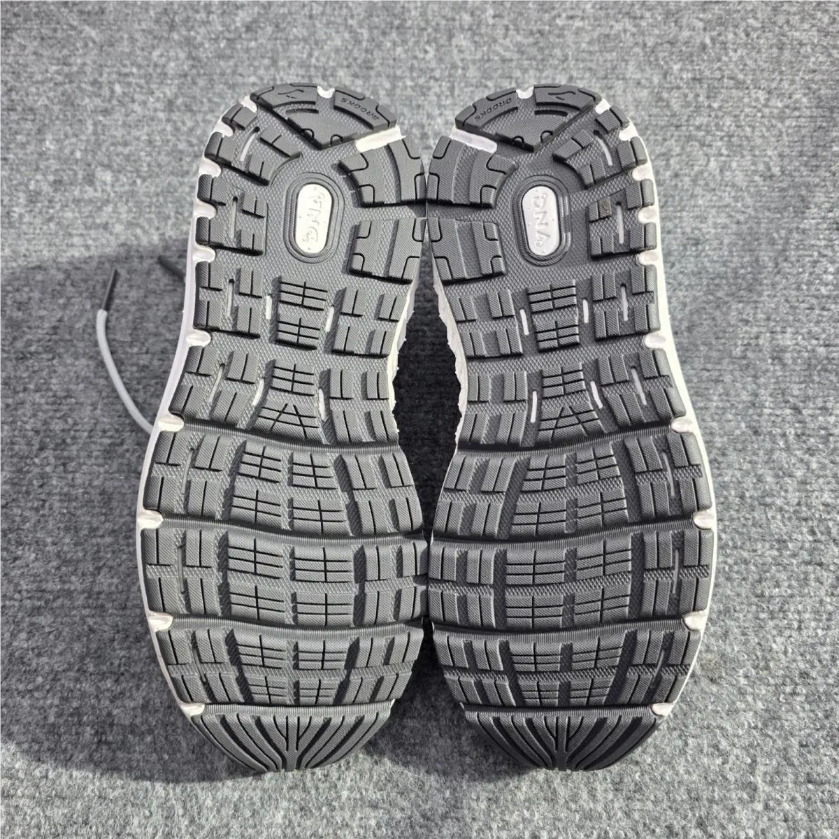 Brooks shoes - Brooks Addiction 14 - Addiction - Gray 7