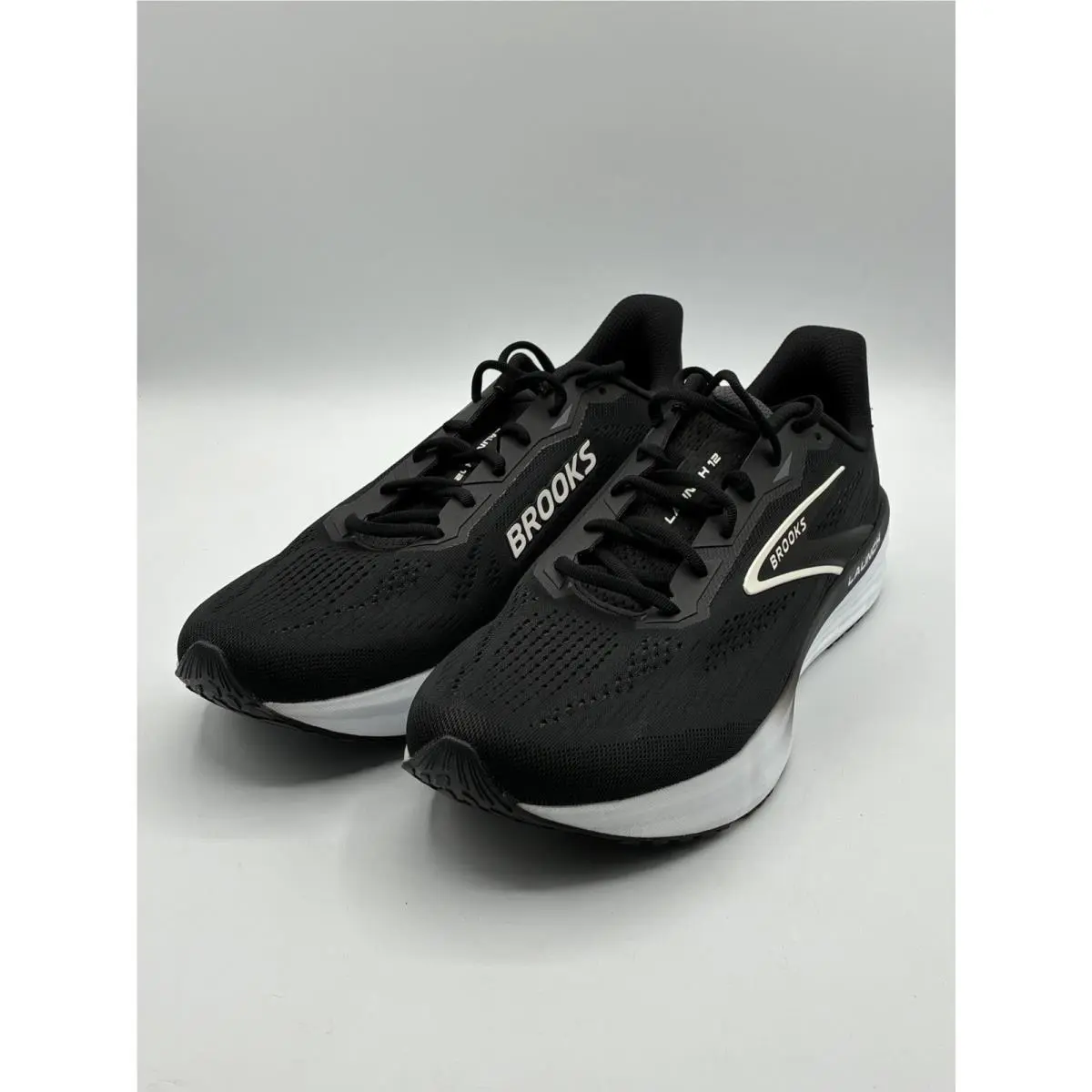 Brooks Launch 12 Black Gray White Mesh Rubber Running Sneakers 1104811D090 Sz 12