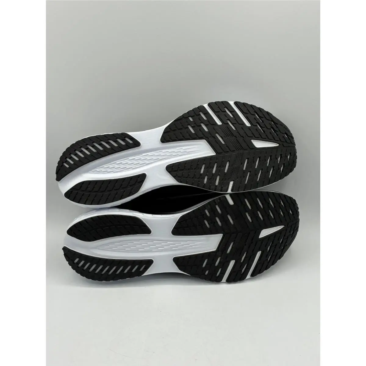 Brooks shoes - Brooks Launch 12 - Launch - 1104811D090 - Black, Gray, White (UPC: 195394784206) 7