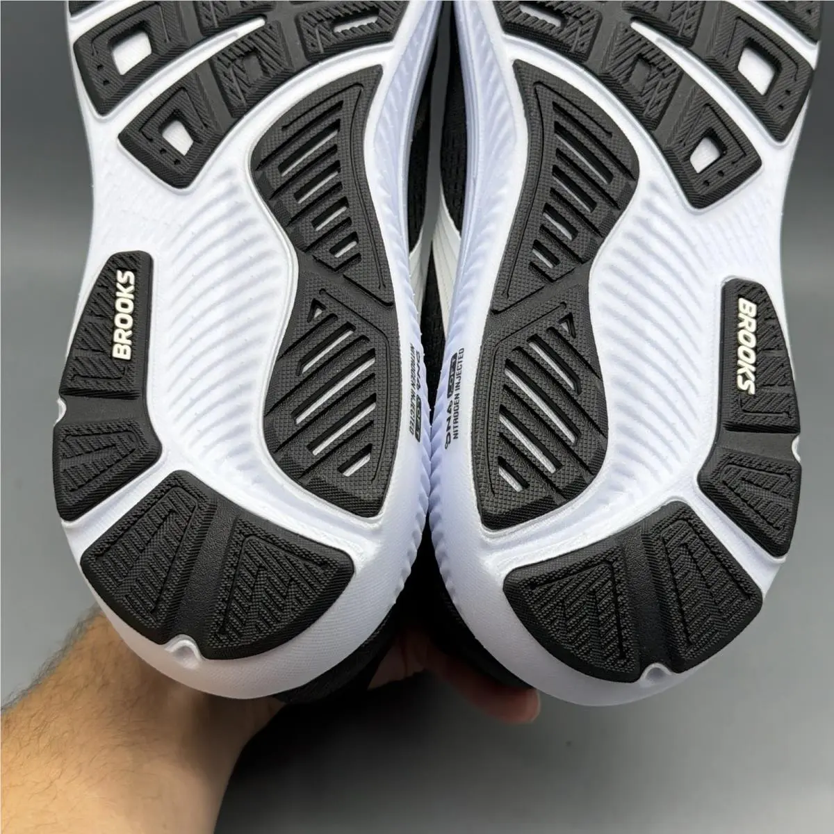 Brooks shoes - Brooks Ghost 18 - Ghost - 1104931D090 - Black (UPC: 0195394869378) 8