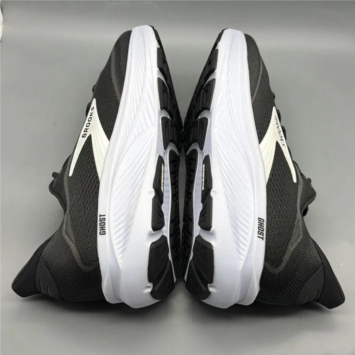 Brooks shoes - Brooks Ghost 18 - Ghost - 1104931D090 - Black (UPC: 0195394869378) 4