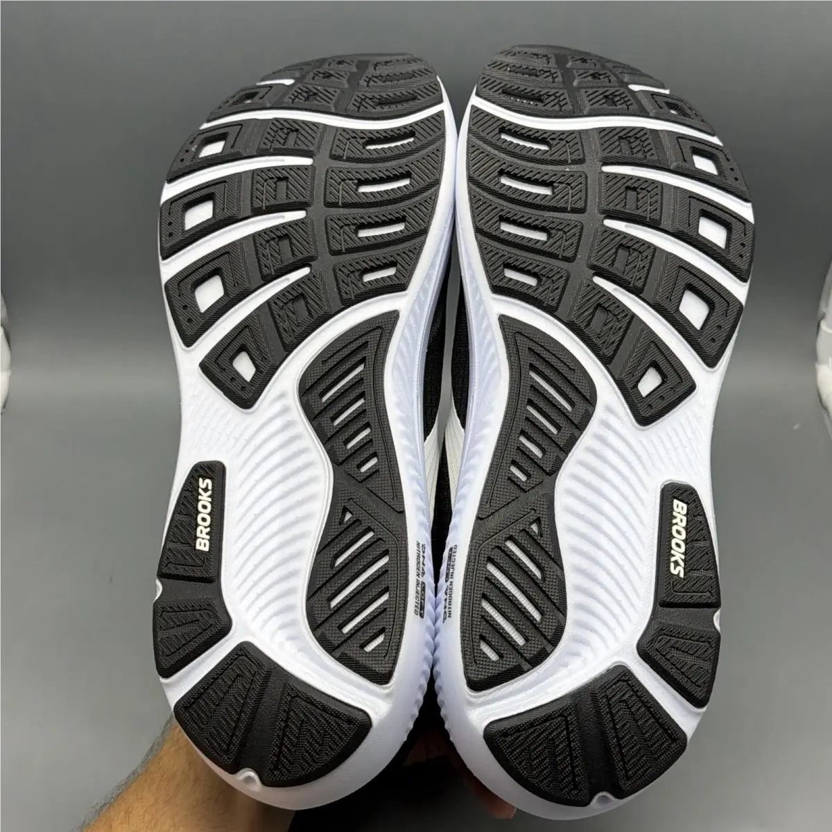 Brooks shoes - Brooks Ghost 18 - Ghost - 1104931D090 - Black (UPC: 0195394869378) 6