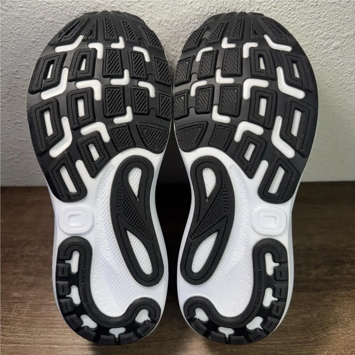 Brooks shoes - Brooks Adrenaline GTS 24 - Adrenaline GTS - 110437-1D-087 - Black 6