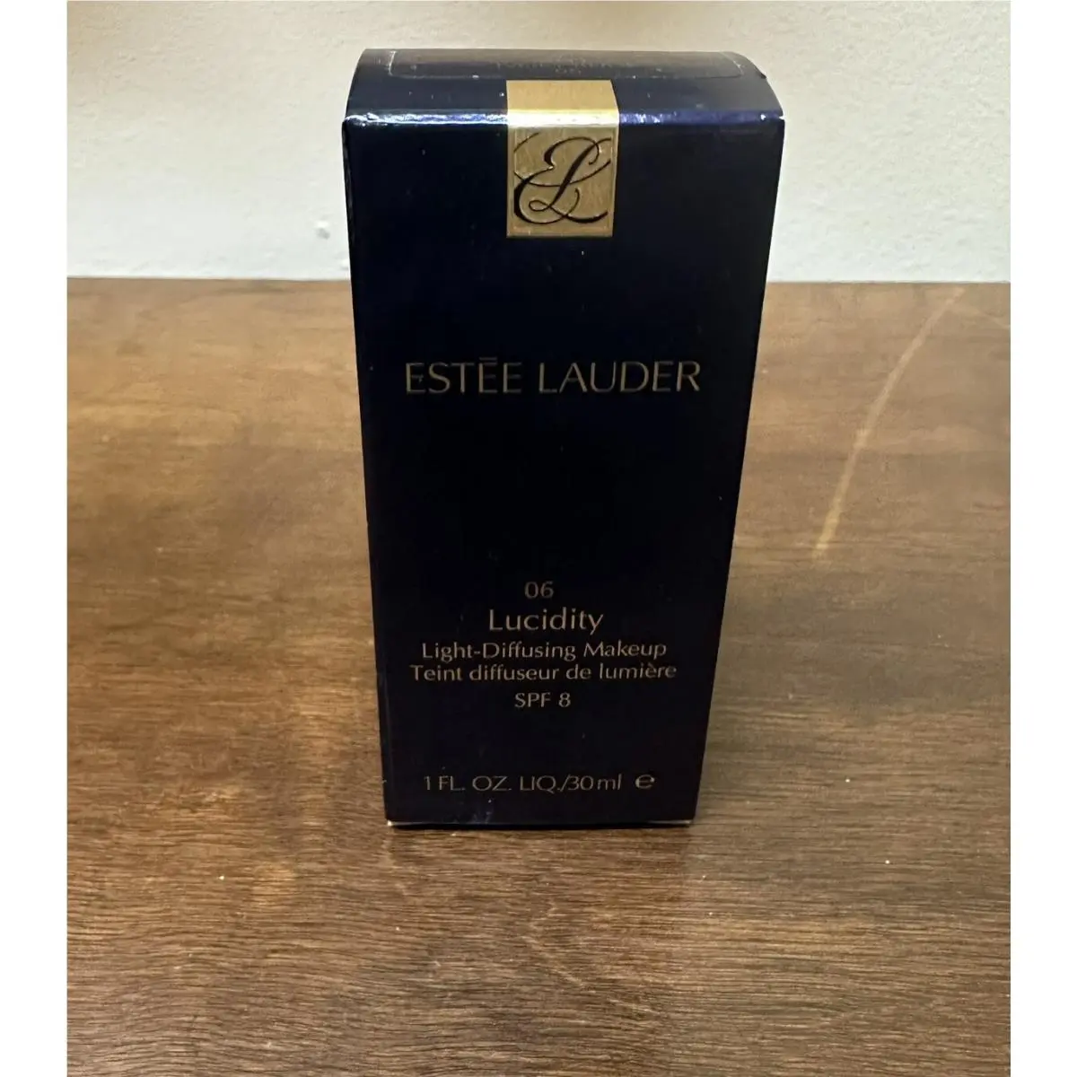 Estee Lauder Lucidity Light-diffusing Makeup 2N1 Ivory Beige 06 by Estée Lauder