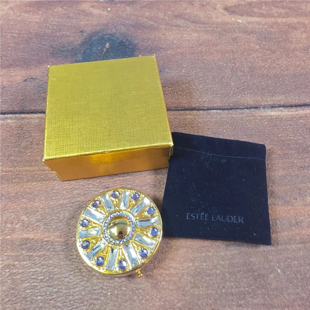 Estee Lauder Re-nutriv Powder Compact Womens OS Gold Good Crystal Sunburst