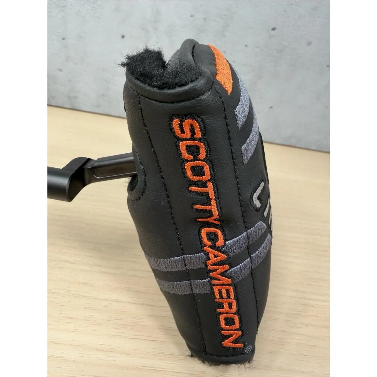 Scott  - Limited Release H24 Holiday Putter - Black (UPC: 0196665950351) 14